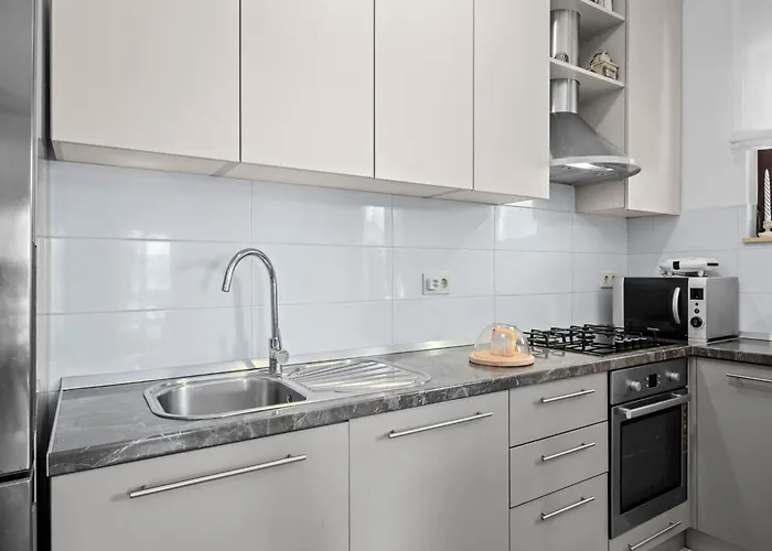 Apartment In Near Sandy
