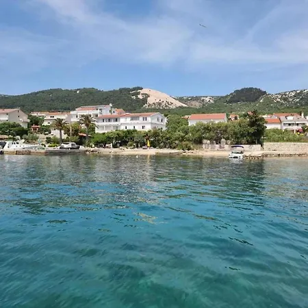 In Near Sandy Lejlighed *