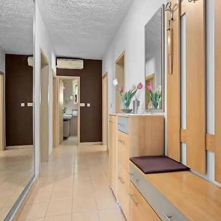 Lejlighed In Near Sandy *